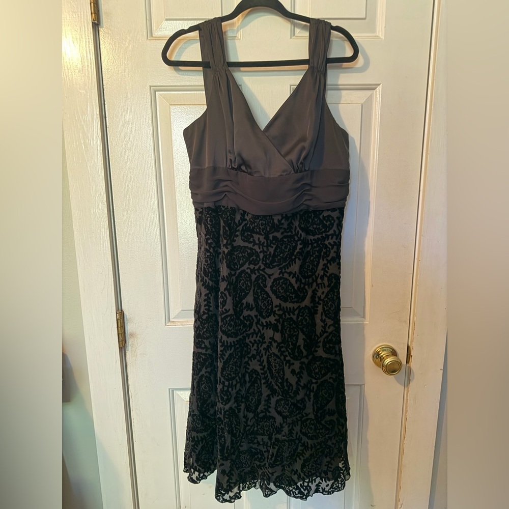 Bandolino Gray and Black Lace Midi Dress